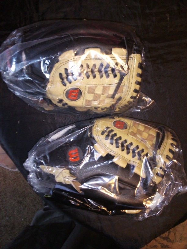 Youth ,Wilson Baseball Gloves