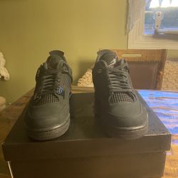 AIR JORDAN 4 BLACK CAT SIZE 10.5