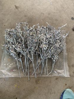 SILVER CHRISTMAS TREE DECOR 