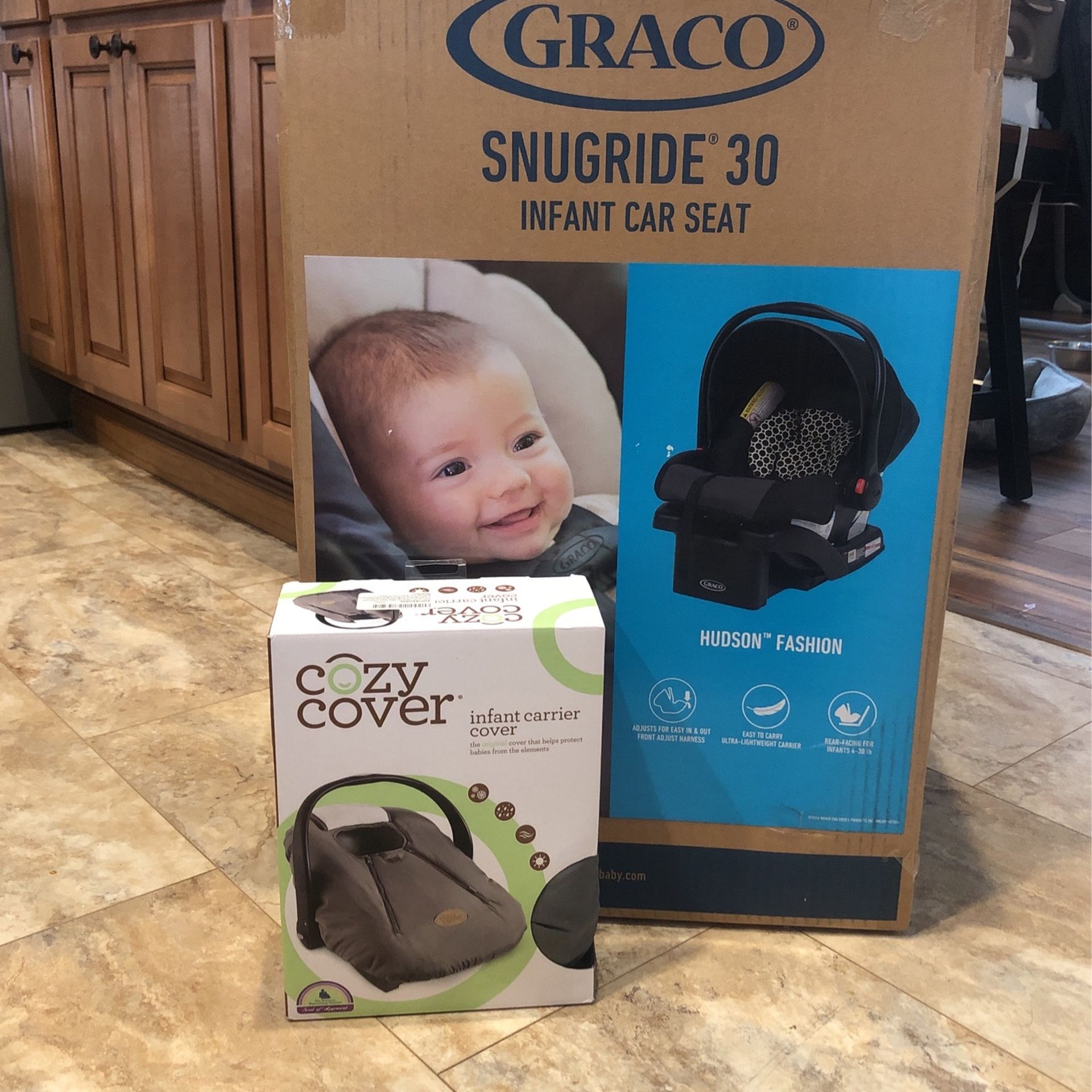 Graco Snugride 30 Infant Car Seat and Cozy Cover