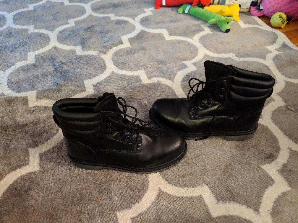 Male boots size 10.5