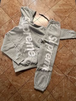 SUPREME SWEATSUIT
