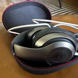 Beats by Dr. Dre Studio 2 Wireless Over Ear Headphones B0501 Titanium Gray
