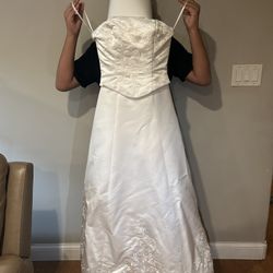 Wedding dress, size 8-10. With train. Perfect condition