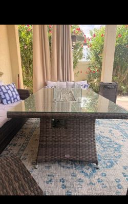 Outdoor patio https://offerup.com/redirect/?o=c2V0LkRlbGl2ZXJ5 available