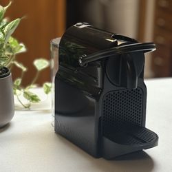 Nespresso Delonghi Inissia Espresso Machine In *MINT* Condition
