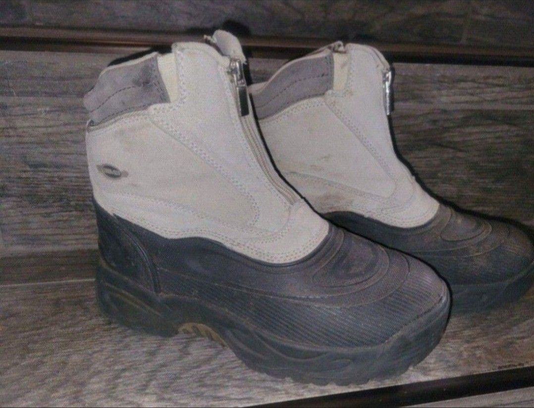 Snow Boots Size 8