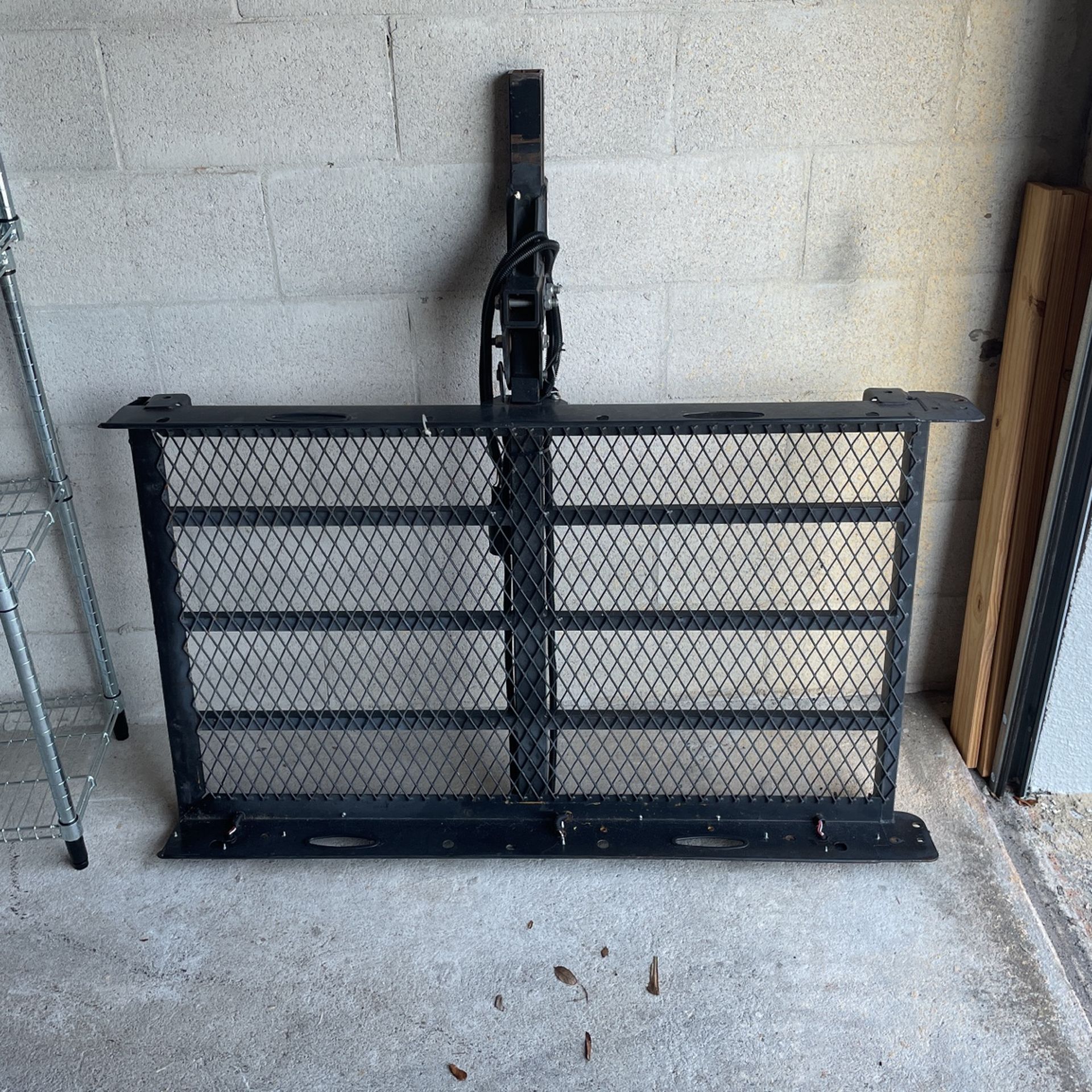 Cargo Carrier with wheelchair Ramp