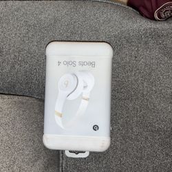 Beats Solo 4