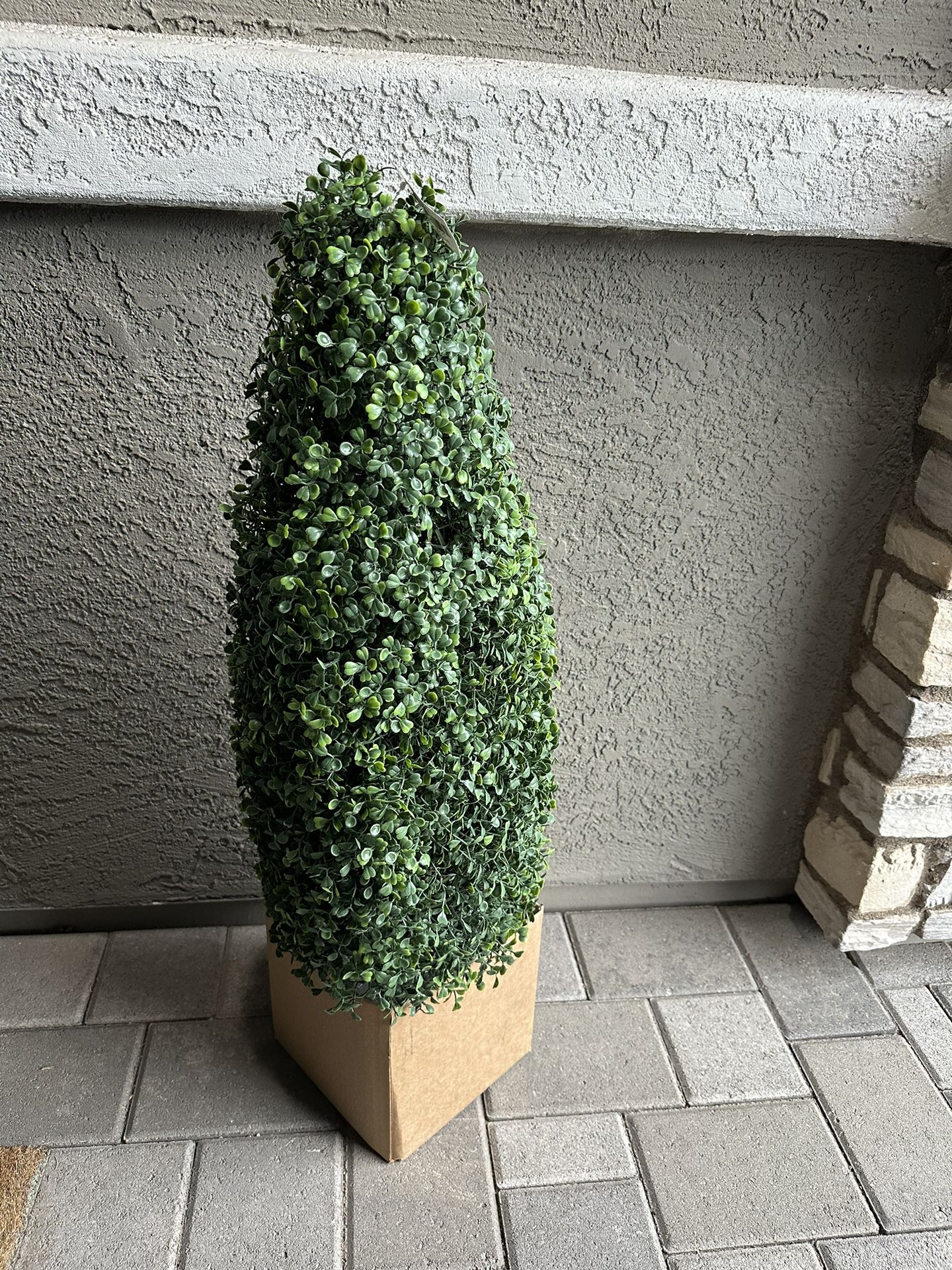 3 Ft ft. UV Resistant Indoor/Outdoor Boxwood Tower Topiary