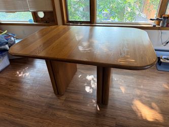 Dining Room Table and 8 Chairs
