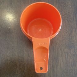 Vintage Tupperware measuring cup 3/4