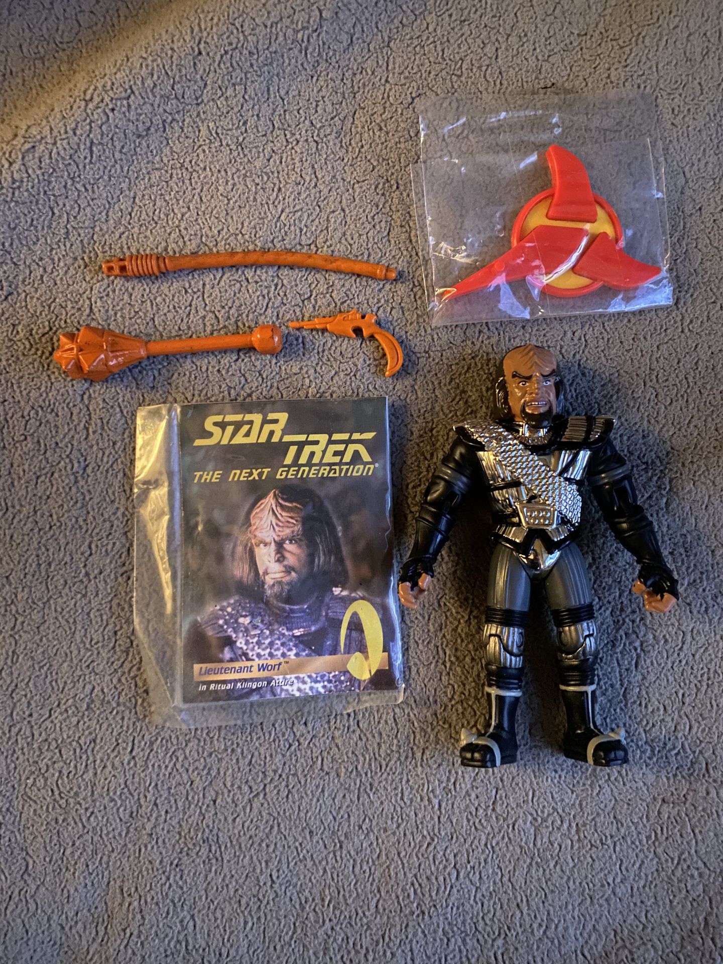 Star Trek: The Next Generation - package was old and yellow but the toys are new 12 for $66 different characters mix