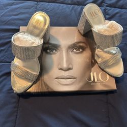 Jennifer Lopez • Glittering Silver Sandals • 7.5 •