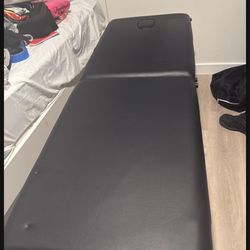 Portable Massage Table – Like New (look at description)
