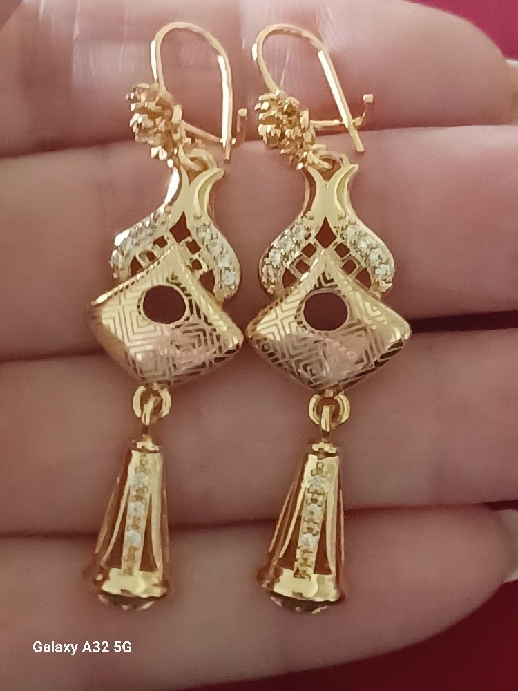 New- 18KT. Gold Plated Cz Unique Earrings