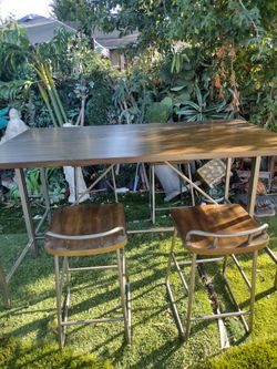 Mueble tipo mesa  ancho 40" extendida  largo 68" altura 36" altura de sillas 24"