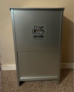 50lb dog feed feeder ( New in box )