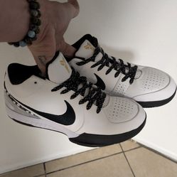 Kobe GiGi Mambacita Size 9