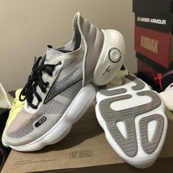 Brooks Women's Aurora-BL X17 'White/Black' Size: 12 (MEDIUM) Like New