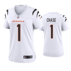 Ladies Cincinnati Bengals Jamarr Chase stitched jersey size small
