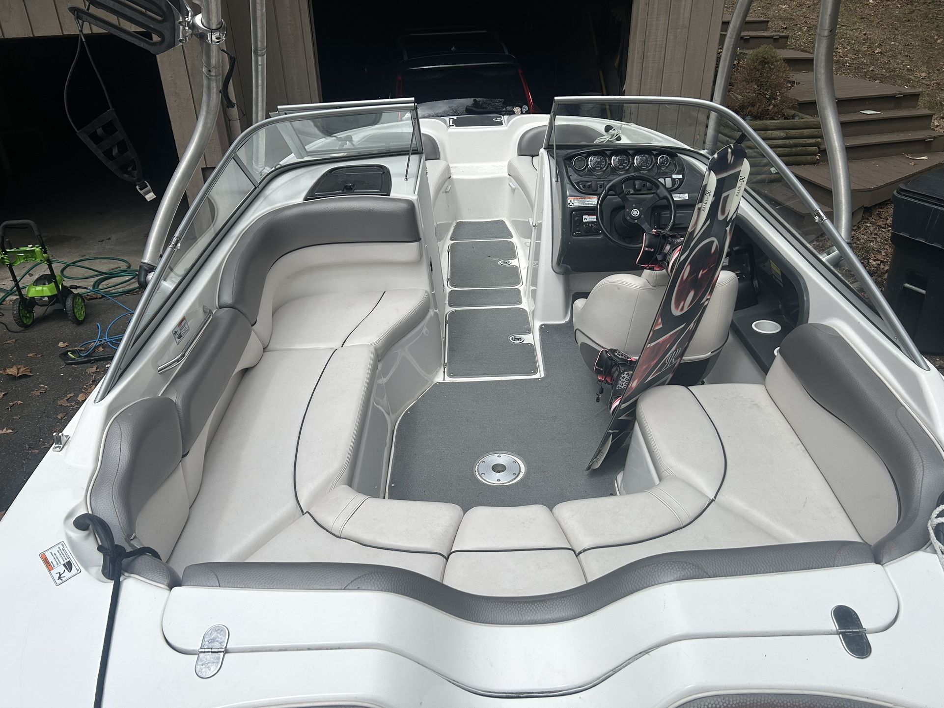 🛥️ 2011 Yamaha SX210 – Jet Boat with Wake Tower + Trailer – Wakeboard Setup Included!