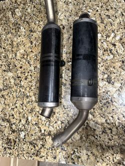 Akrapovič Carbon Fiber Slip-On exhaust for a 2004–2006 Yamaha R1