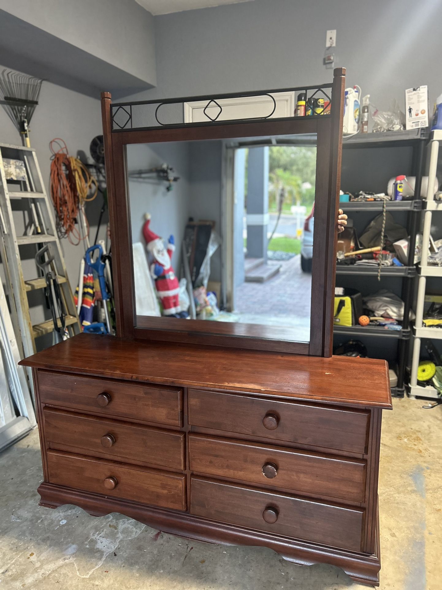 Dresser With Mirror