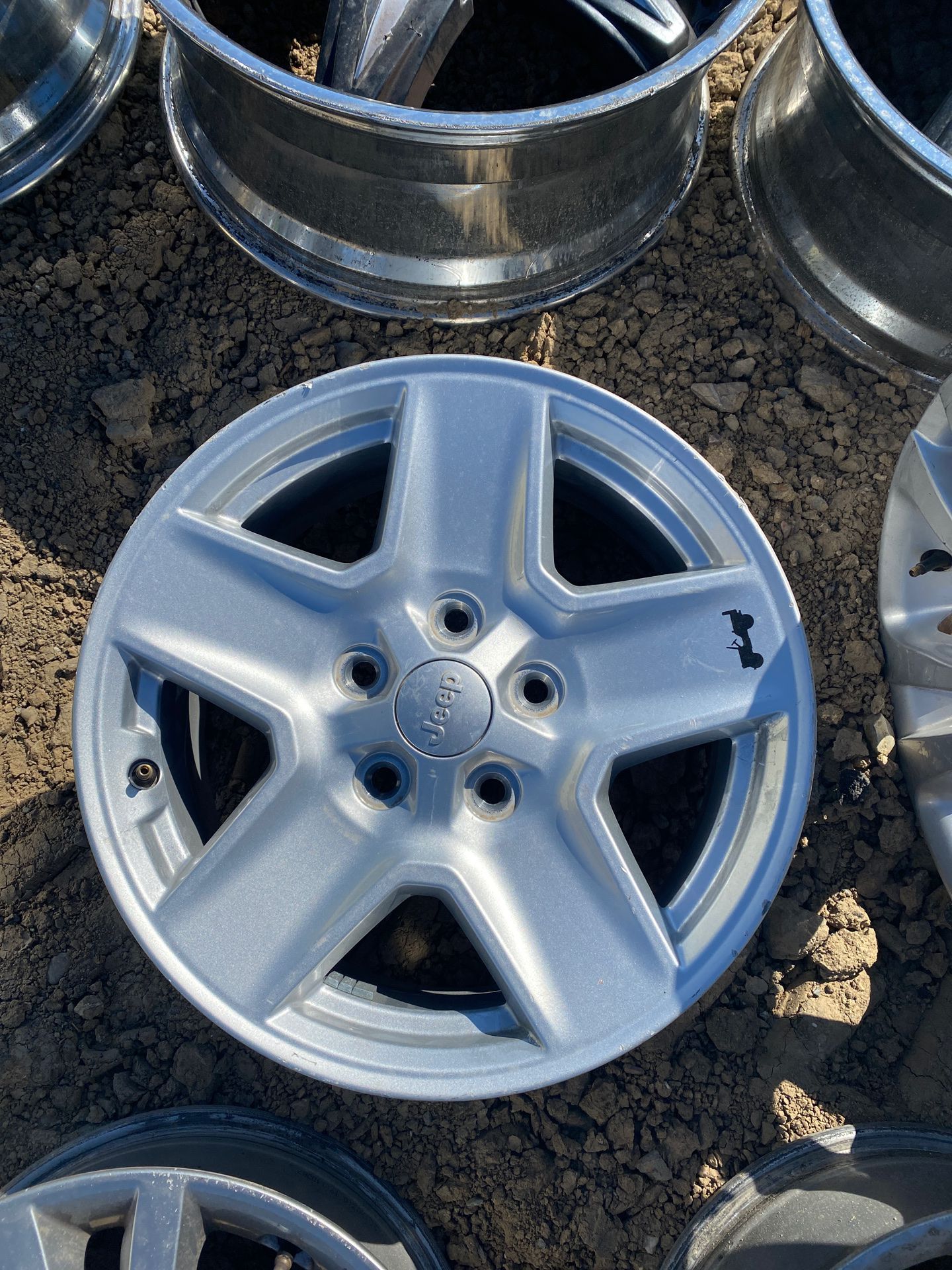 Complete set great condition Jeep Wheels