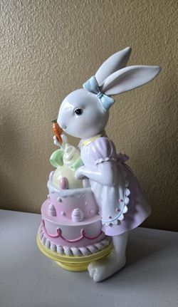 Cake Baker Bunny