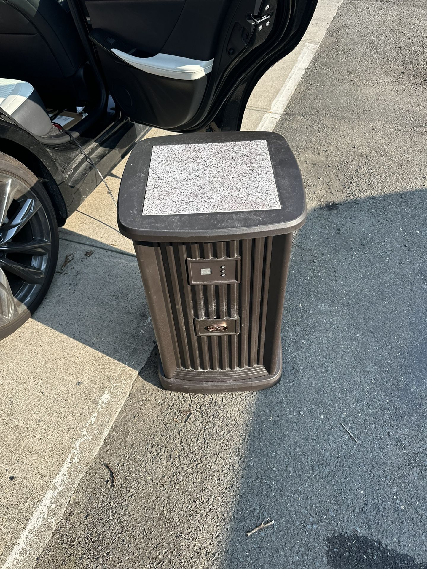 Airfare Evaporative Humidifer - 3.5gal 2400sq Ft Pedestal