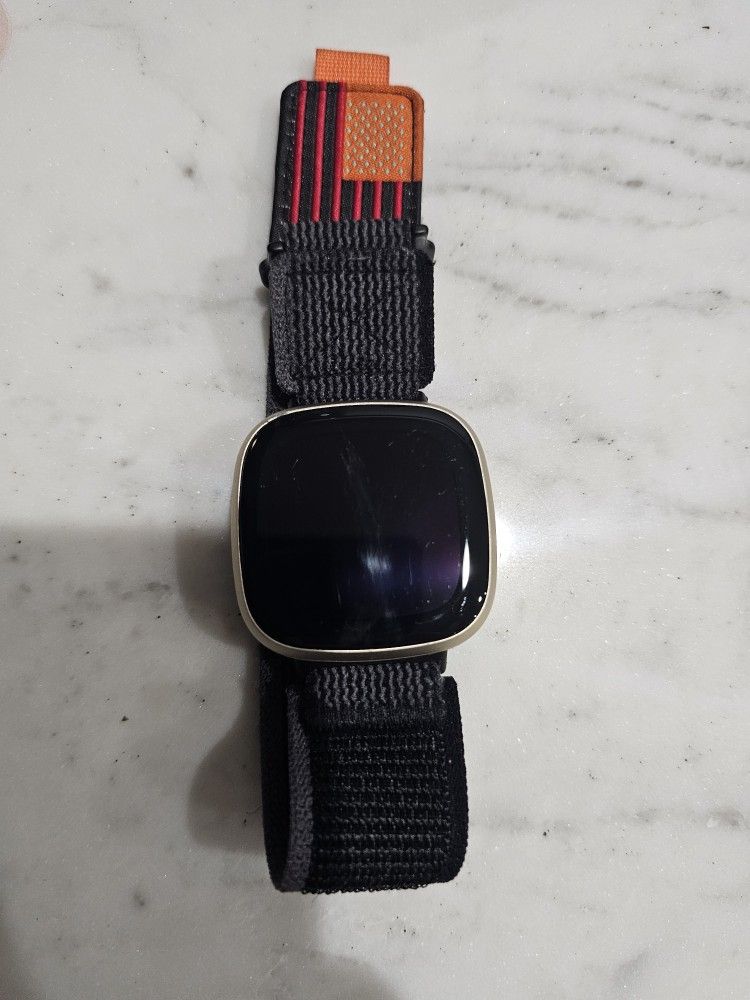 Fitbit Versa 3 w/ Charger