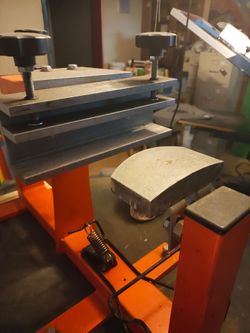 Hat screen printing press + 2 screens
