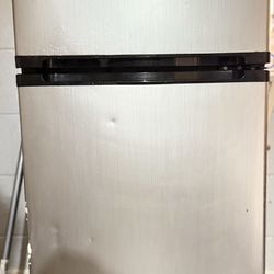 Insignia Compact fridge