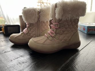 Carter’s girl winter boots size 10