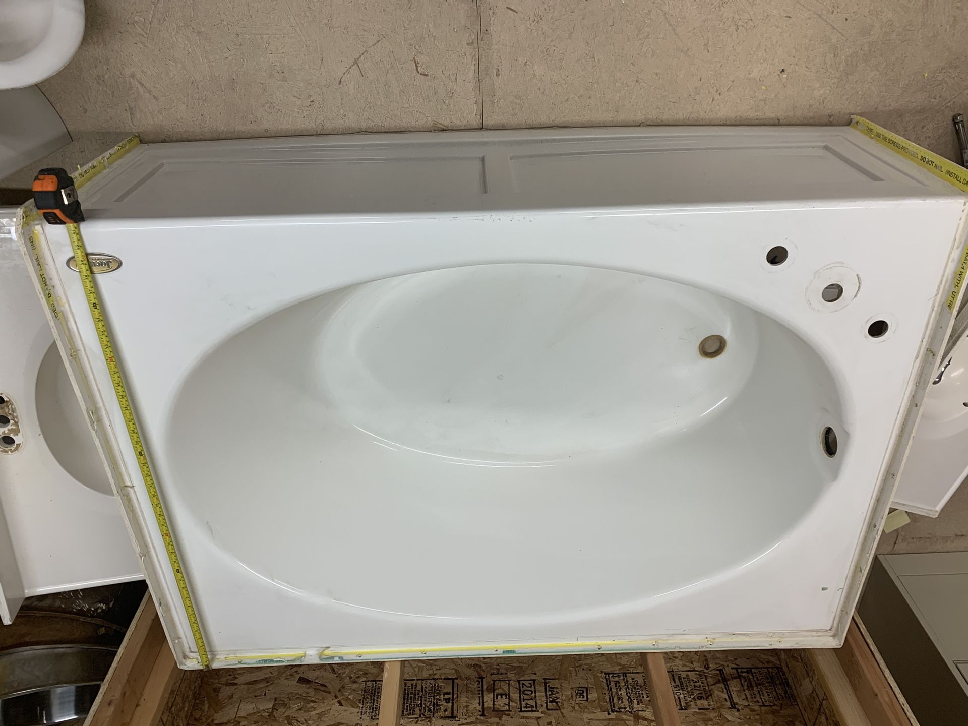 Jacuzzi Left Hand Drain Tub