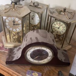 Antique Table Manuel Clock, Lot Of 4