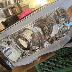 2000-2005 Dodge RAM Headlights 