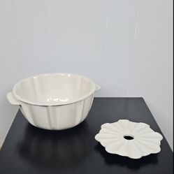 Vintage Stone Round Casserole/Bundt Baking Pan & Decorative Trivet 