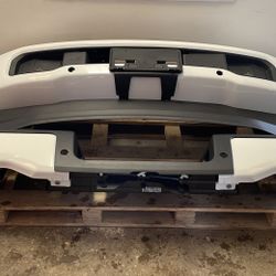 Front and rear bumper 2023-2024 ford f250-450 super duty. New take offs not damaged. Se habla español. 