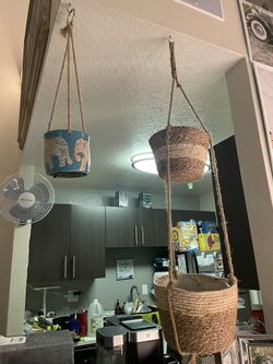 HANGING PLANT POTS