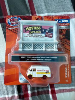 Classic Metal Works Mini Metals Hostess 1950 IH Metro Van & Billboard - 1 of 600 HO Scale