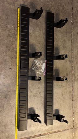 OEM GMC Canyon / Chevy Colorado Black Assist Steps / Running Boards (2015–2022) – Like New