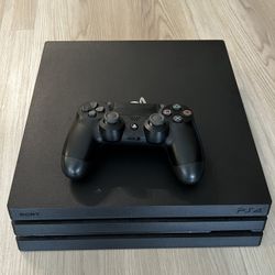 PlayStation 4 Pro + 6 games