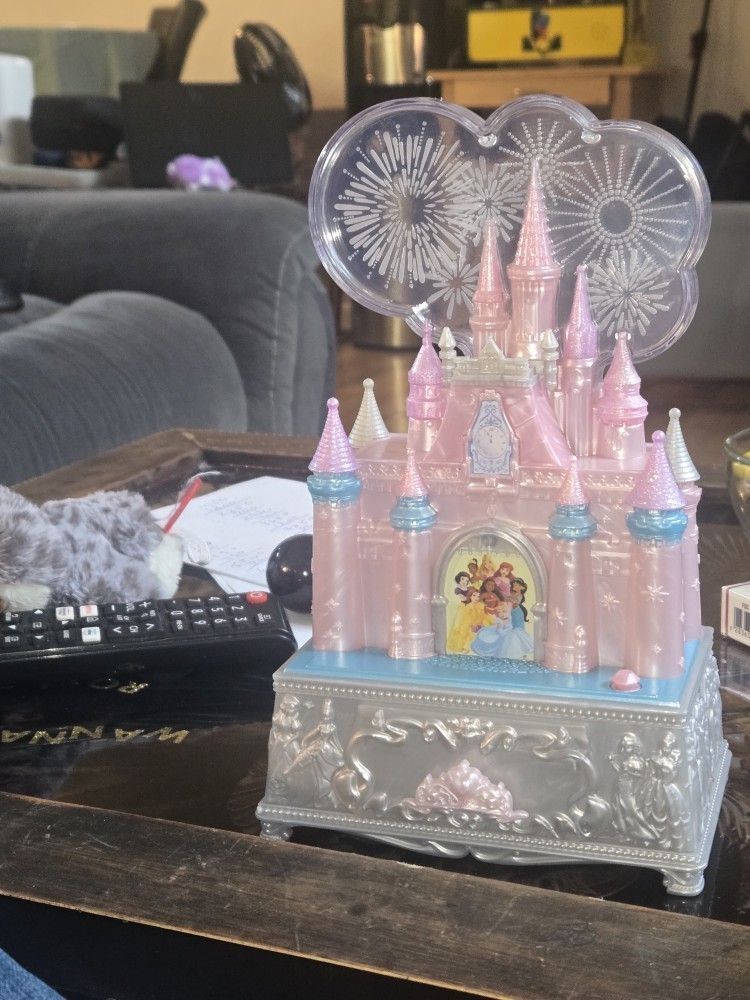 Disney Princess CASTLE LIGHTS N SOUNDS JEWELRY BOX