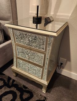 Hollywood Glam night stands