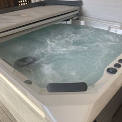 SERIOUS INQUIRIES ONLY - 7person Hot Spring Spa/Hot Tub - EXCELLENT COND, One Owner, Light Use