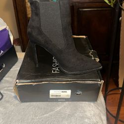 Black Bottiie Heel Size 9