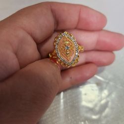 Elegant Women's Ring Size 9