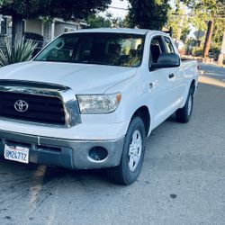 Toyota Tundra 2008 Título Limpio 